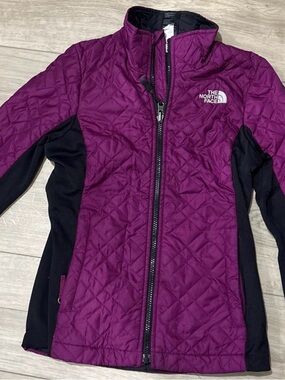 The North Face Girls Purple Quilted Jacket Size M (10/12